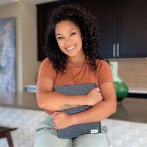 Meet your Posher, Ebony